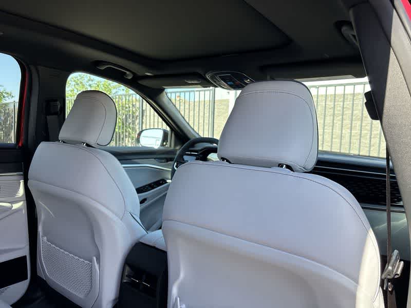 Thumbnail: 2025 Jeep Wagoneer S - 16