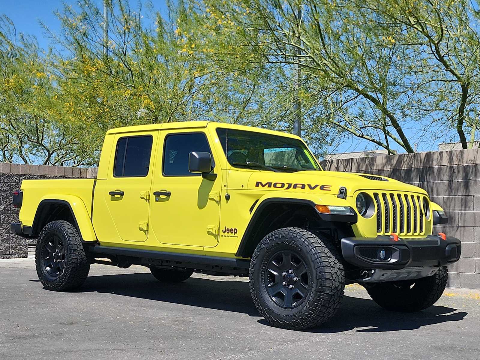 Thumbnail: 2023 Jeep Gladiator - 3