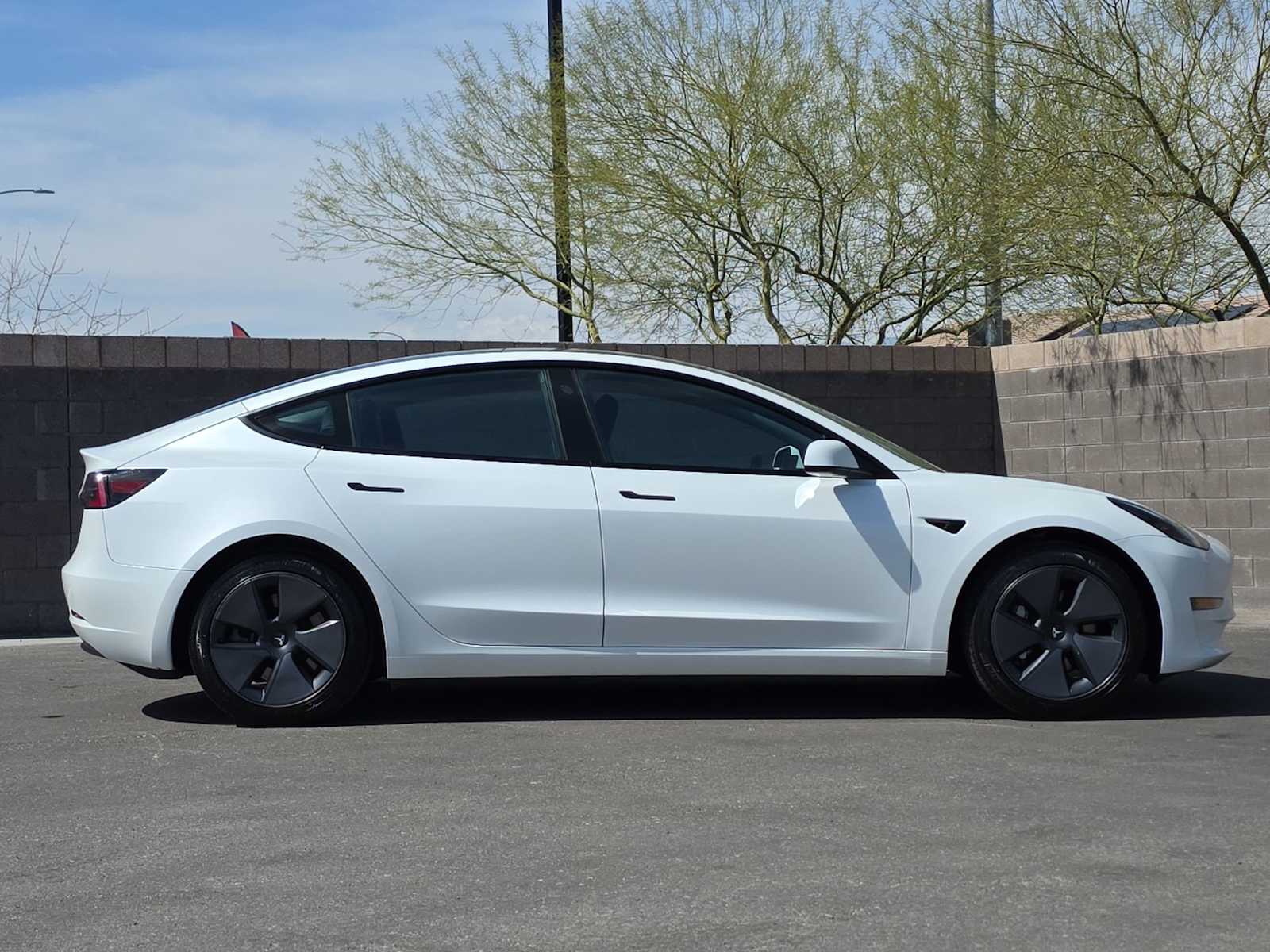 Thumbnail: 2023 Tesla Model 3 - 10