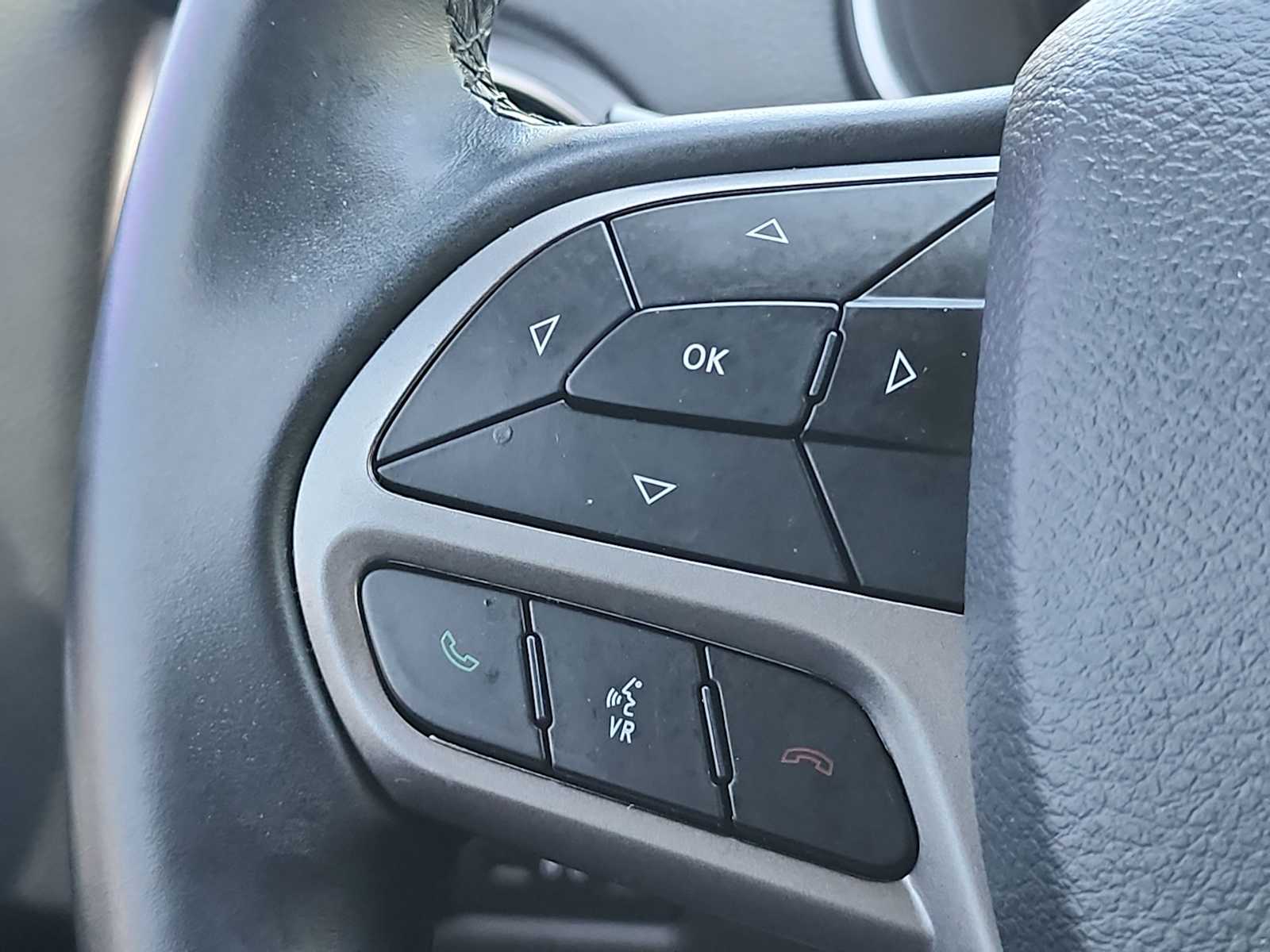 Thumbnail: 2019 Jeep Cherokee - 27