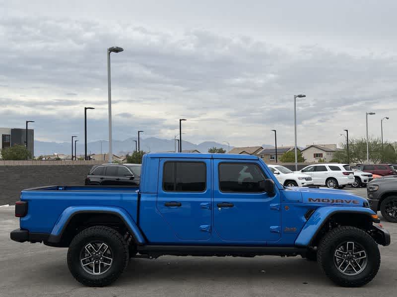 Thumbnail: 2025 Jeep Gladiator - 9