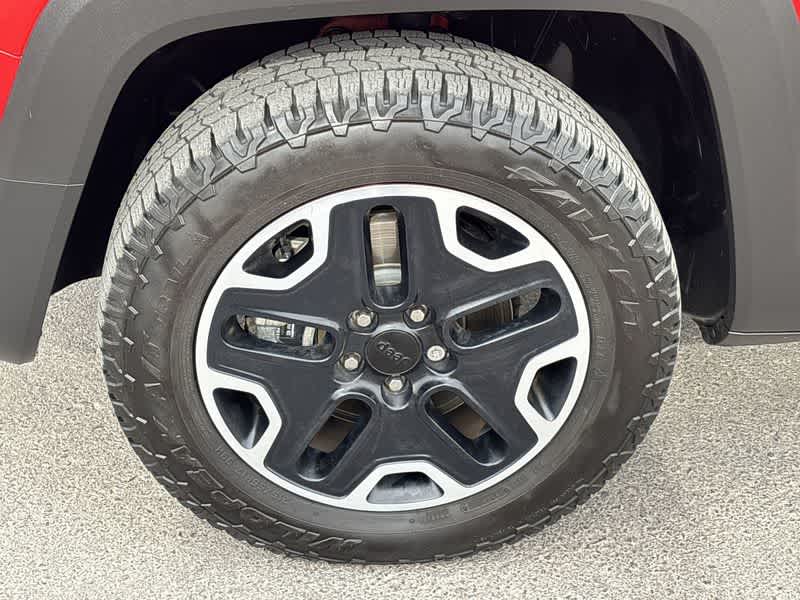 Thumbnail: 2016 Jeep Renegade - 11