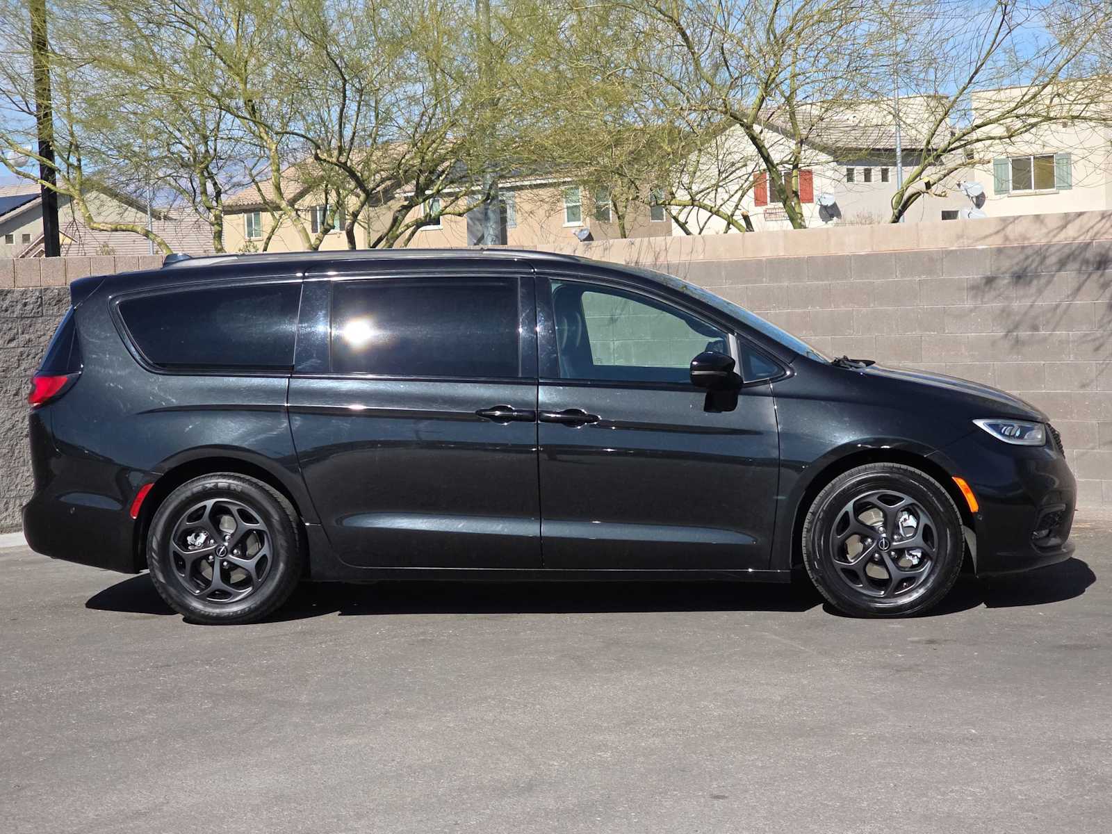 Thumbnail: 2024 Chrysler Pacifica - 11