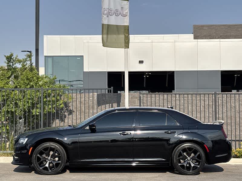 Thumbnail: 2021 Chrysler 300 - 5