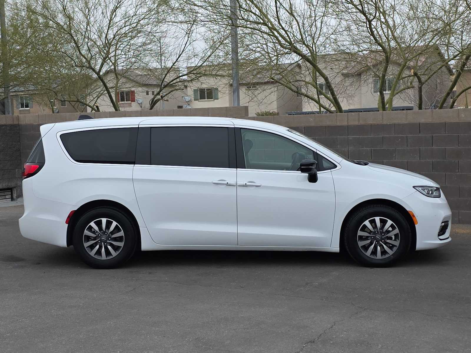 Thumbnail: 2024 Chrysler Pacifica - 10