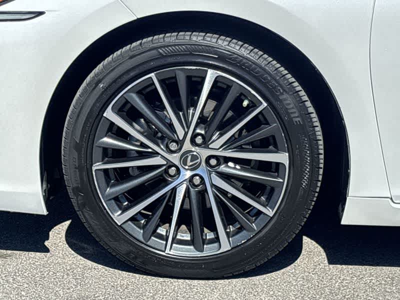 2022 Lexus ES  13