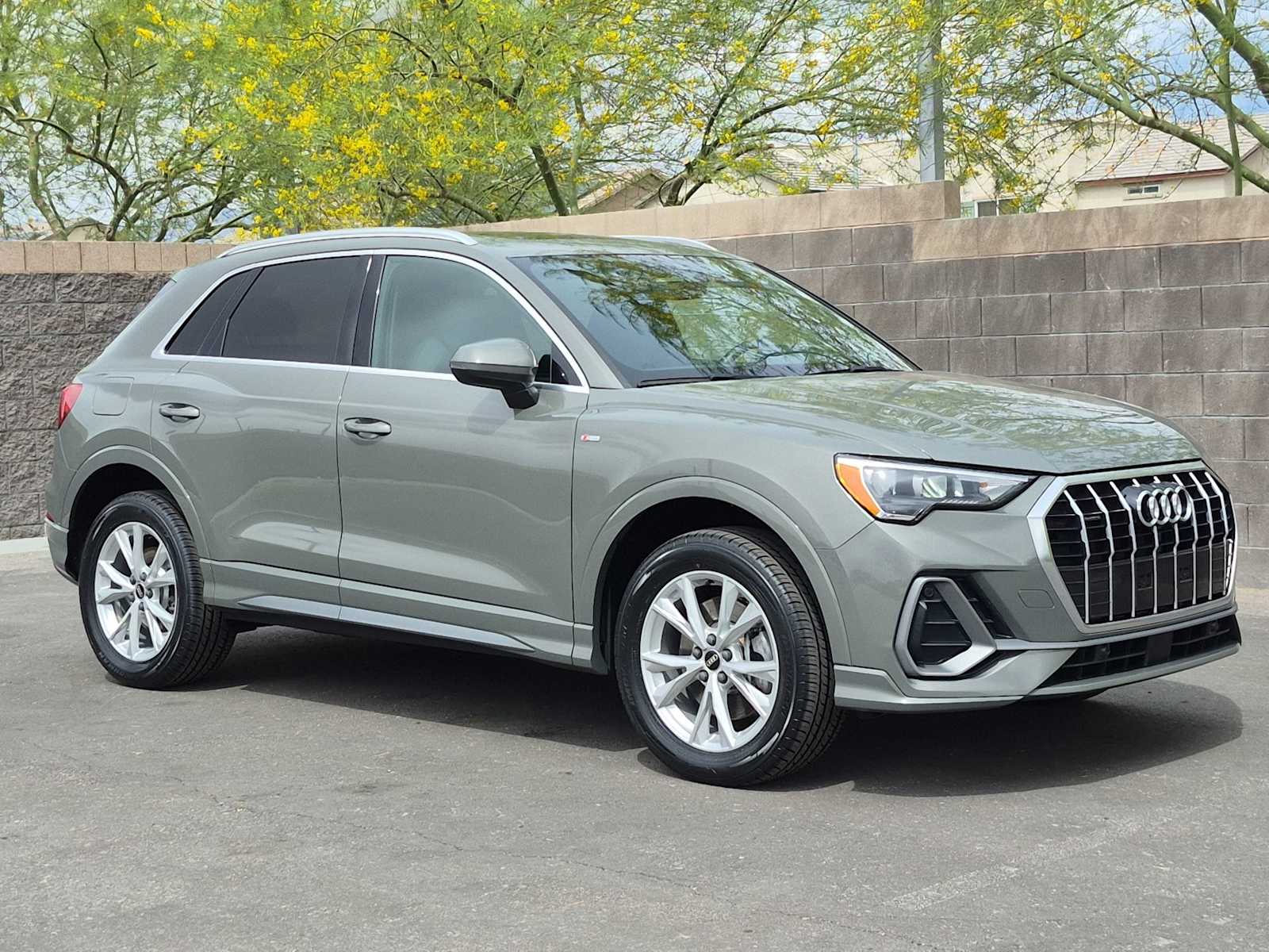 Thumbnail: 2022 Audi Q3 - 3