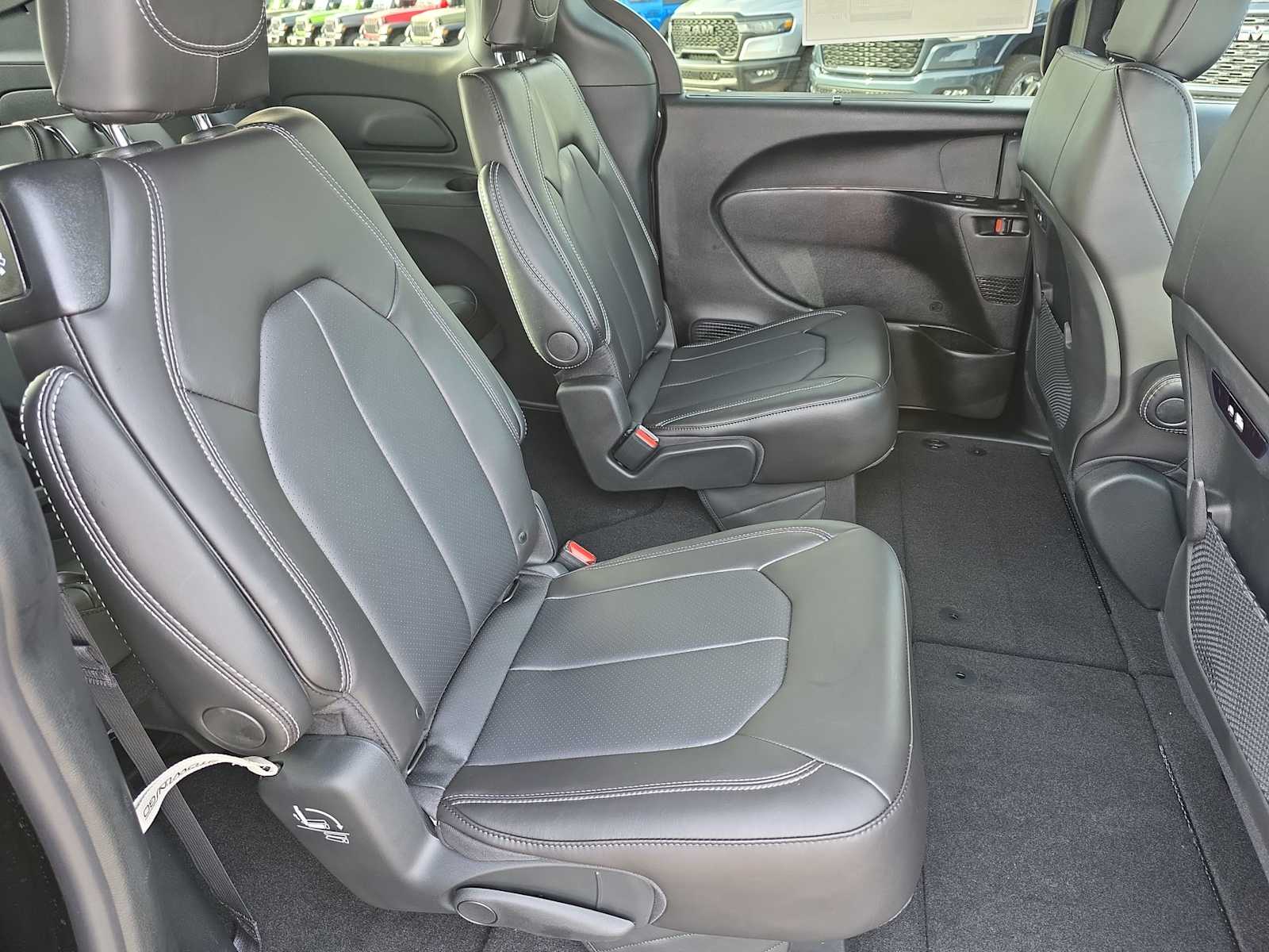Thumbnail: 2026 Chrysler Pacifica - 17