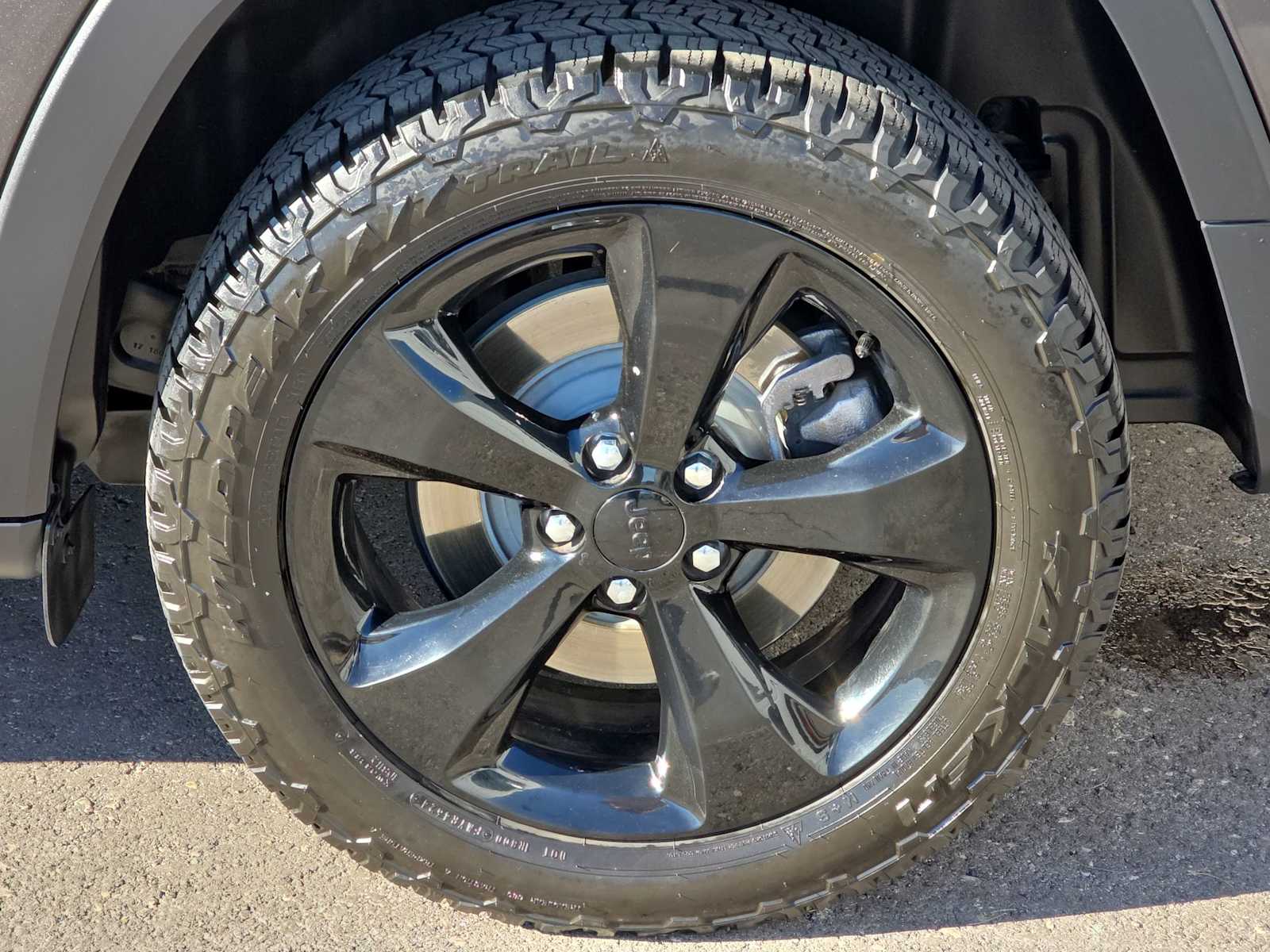 Thumbnail: 2017 Jeep Cherokee - 12