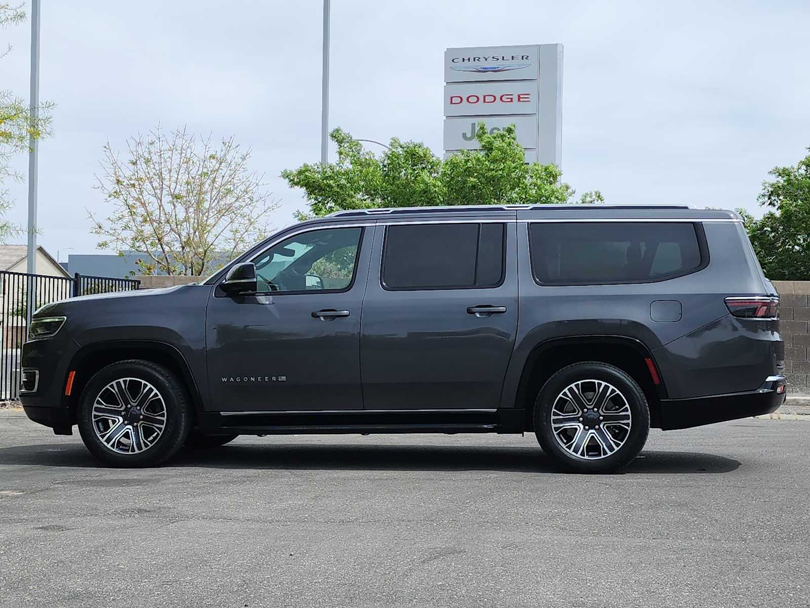 Thumbnail: 2024 Jeep Wagoneer - 9