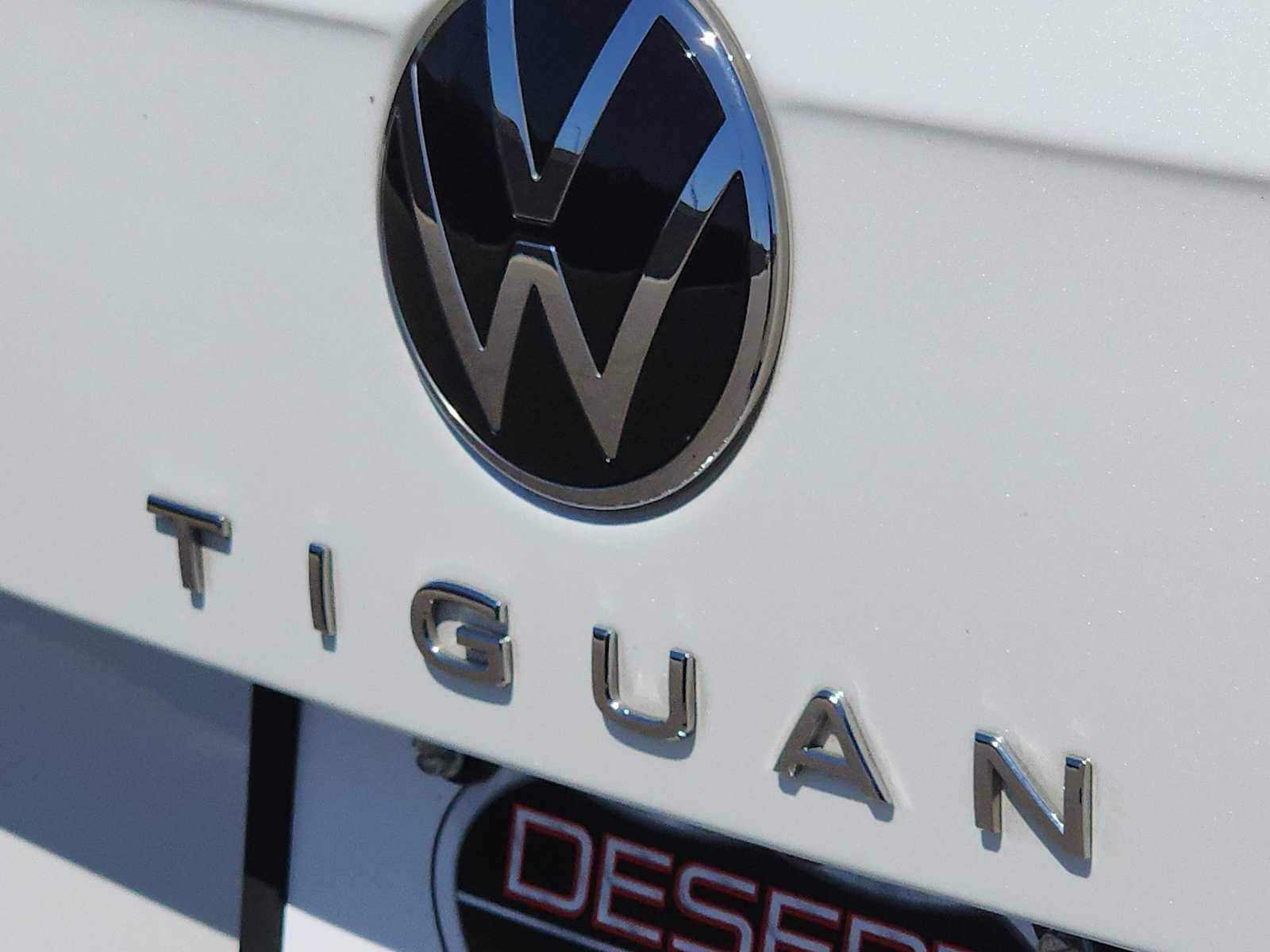 Thumbnail: 2022 Volkswagen Tiguan - 11