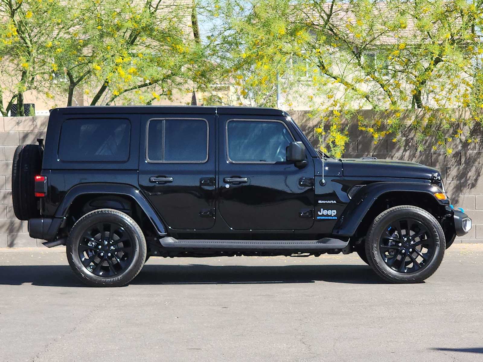 Thumbnail: 2023 Jeep Wrangler - 9