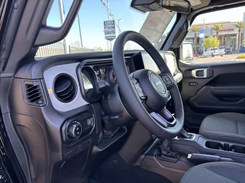 Thumbnail: 2025 Jeep Gladiator - 10