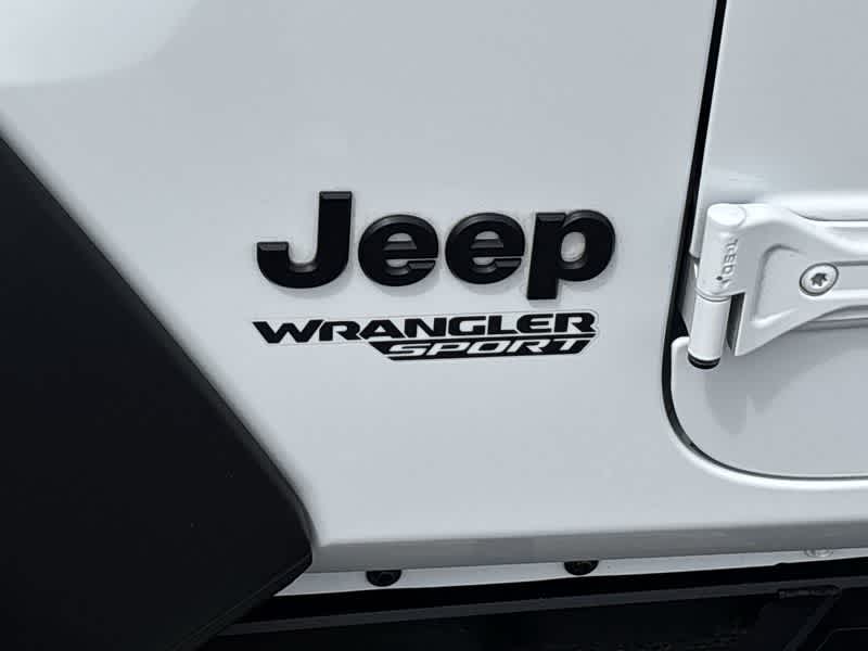 Thumbnail: 2021 Jeep Wrangler - 11