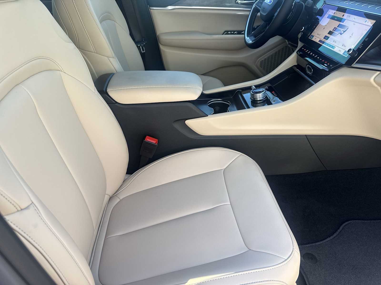 Thumbnail: 2026 Jeep Grand Cherokee L - 18