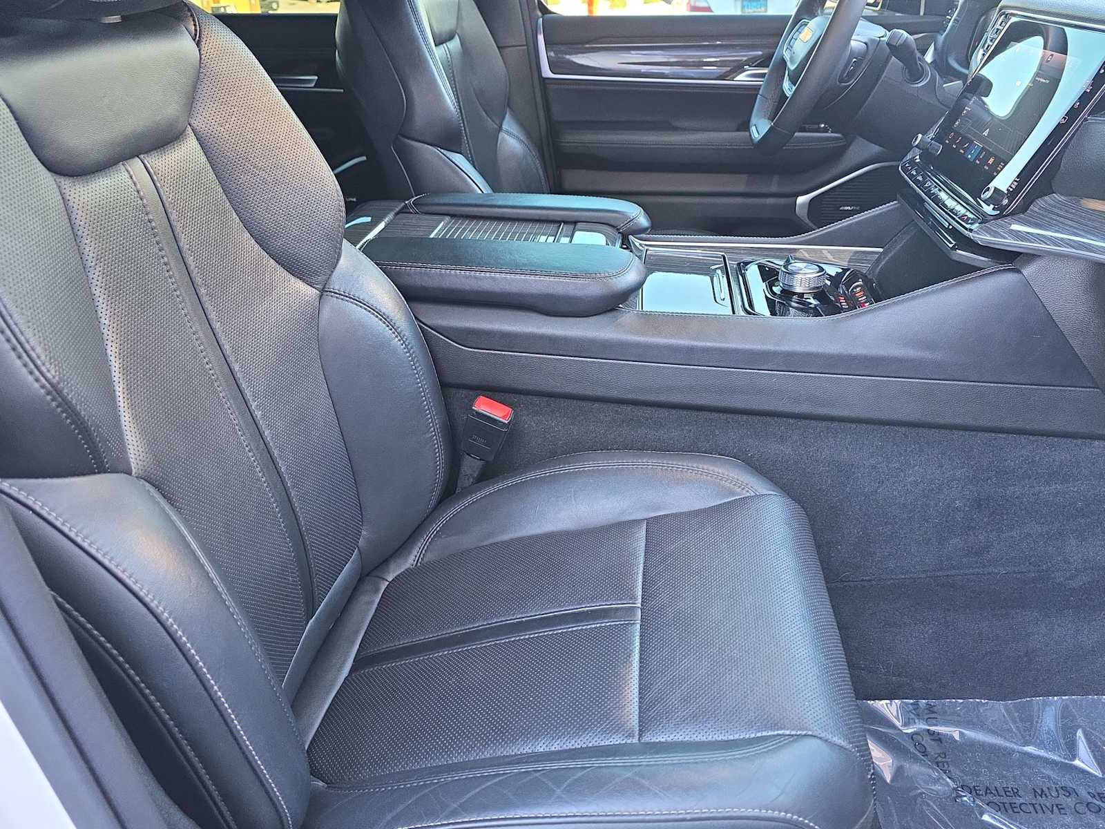 Thumbnail: 2022 Jeep Wagoneer - 17