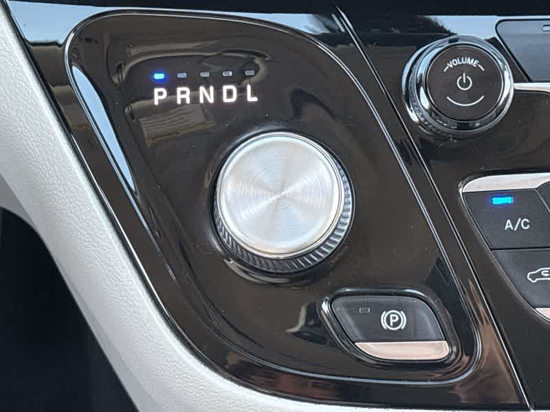 Thumbnail: 2021 Chrysler Voyager - 21