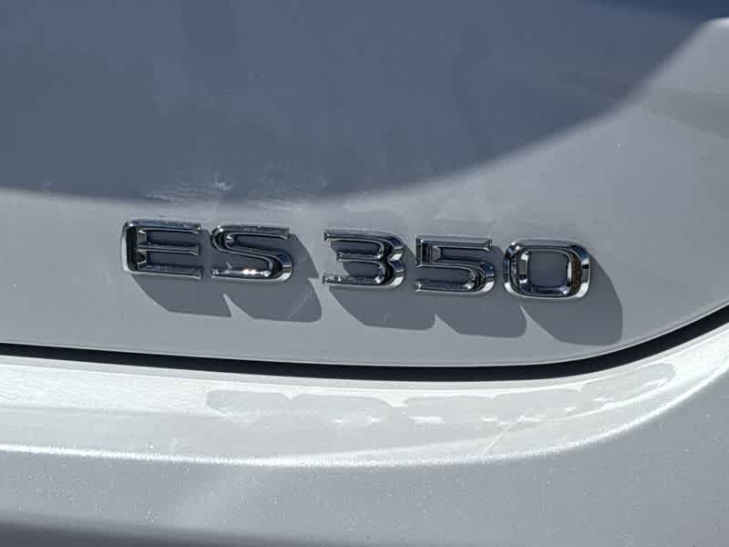2022 Lexus ES  12