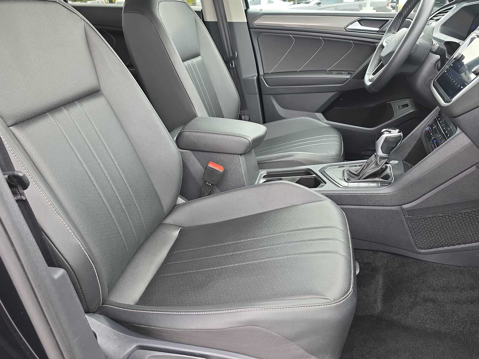 Thumbnail: 2024 Volkswagen Tiguan - 18