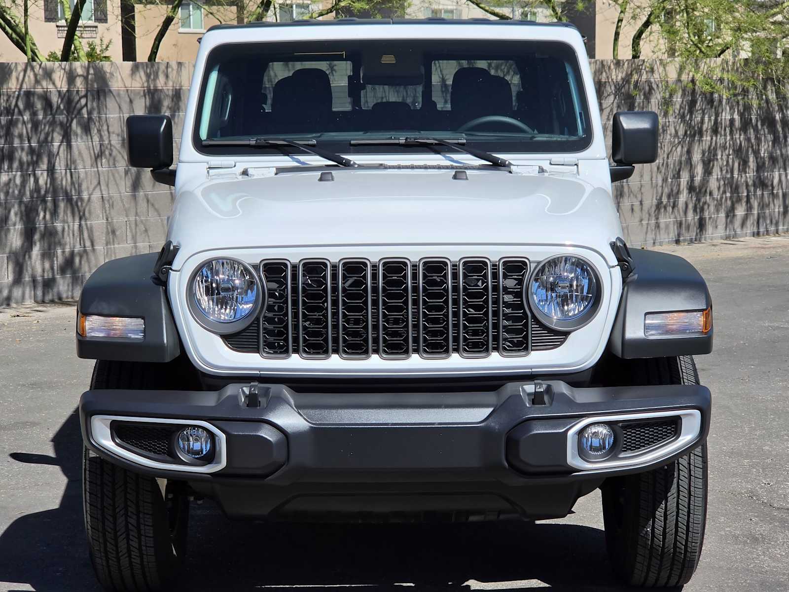 Thumbnail: 2025 Jeep Gladiator - 4