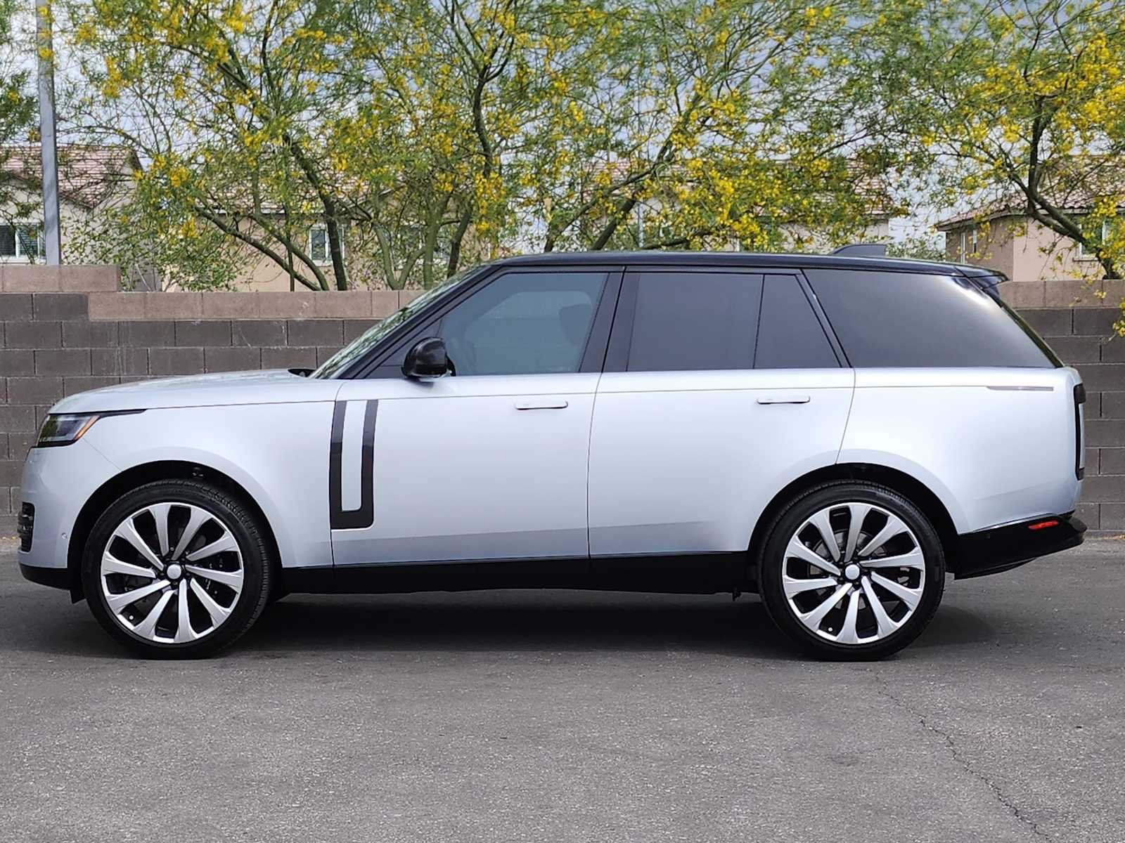 Thumbnail: 2025 Land Rover Range Rover - 6