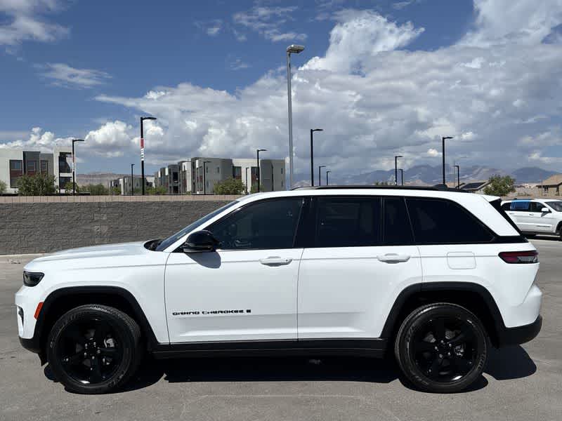 Thumbnail: 2023 Jeep Grand Cherokee - 5