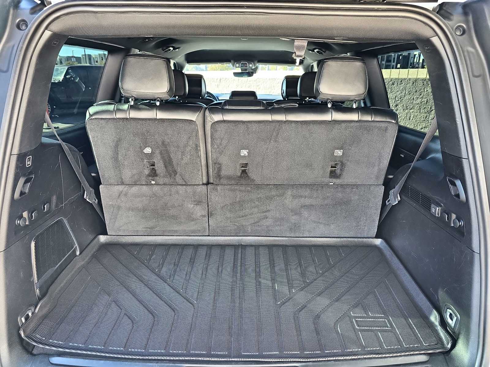 Thumbnail: 2022 Jeep Wagoneer - 22