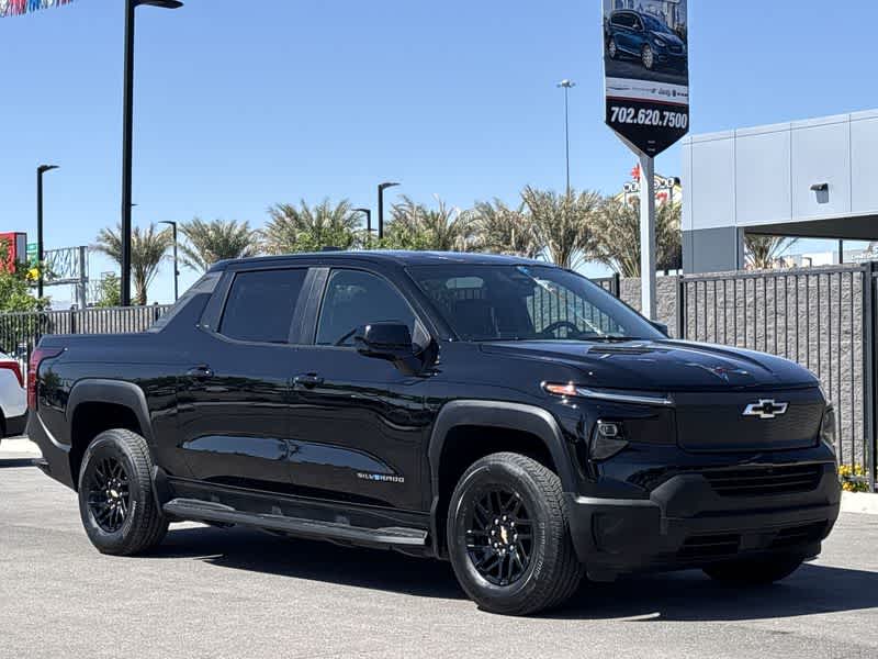 Thumbnail: 2024 Chevrolet Silverado EV - 2