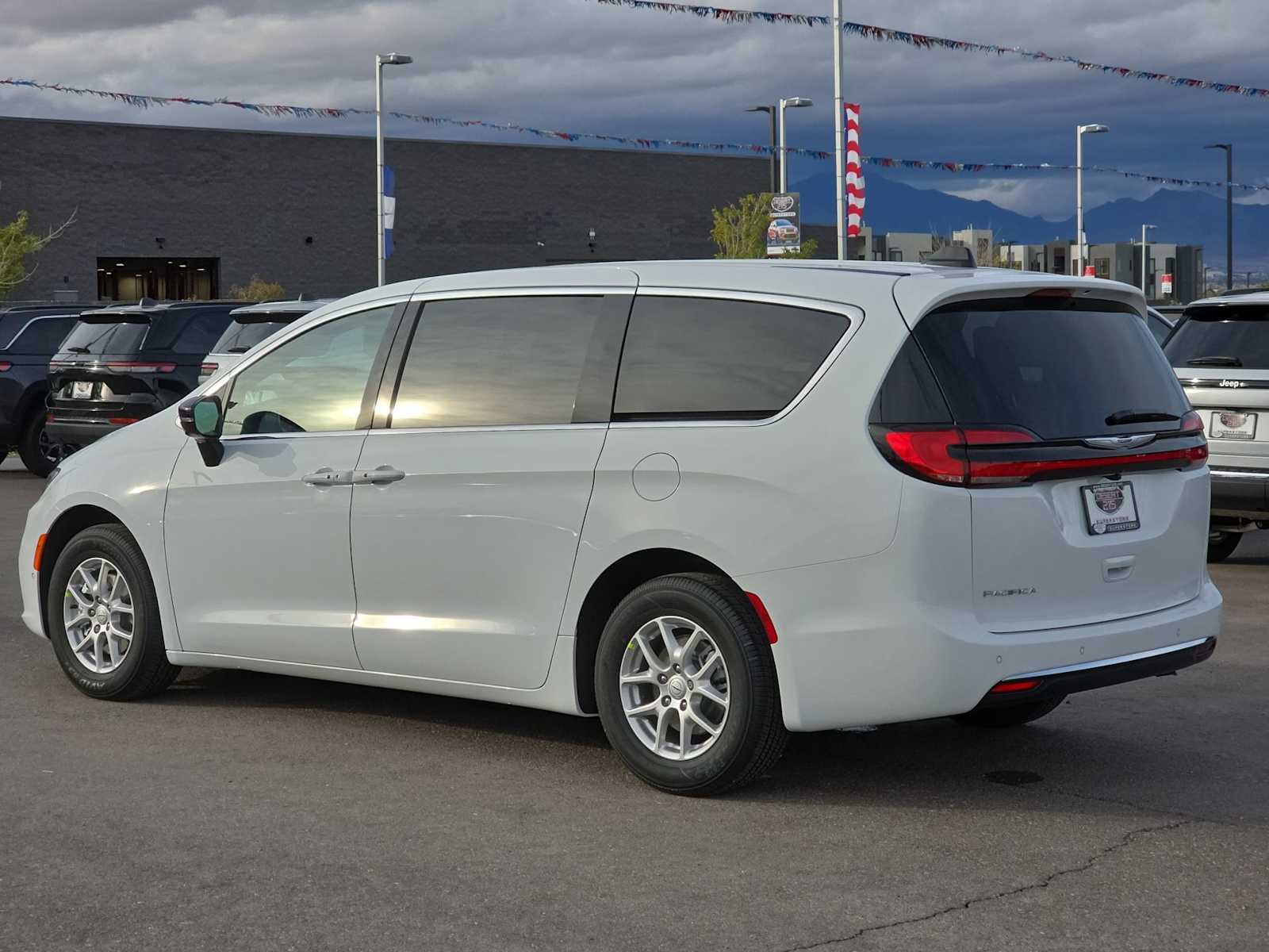 Thumbnail: 2026 Chrysler Pacifica - 3