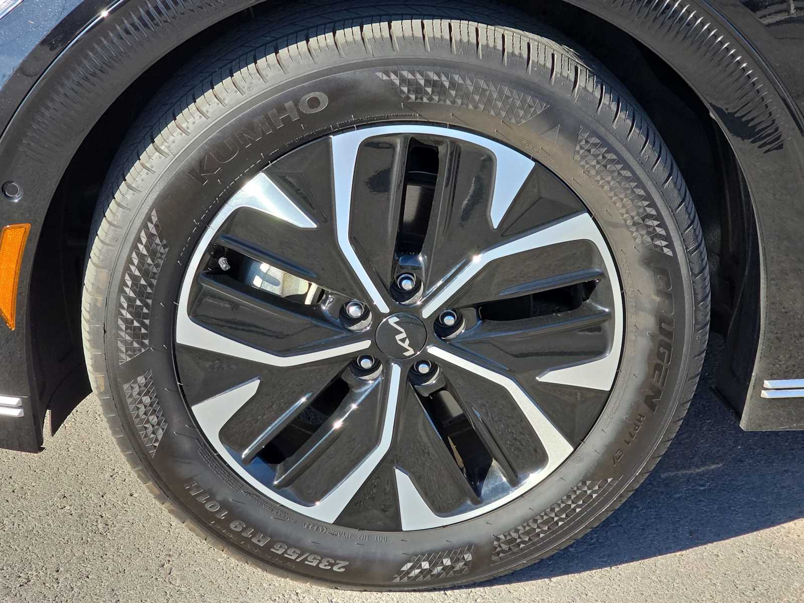 Thumbnail: 2023 Kia EV6 - 12