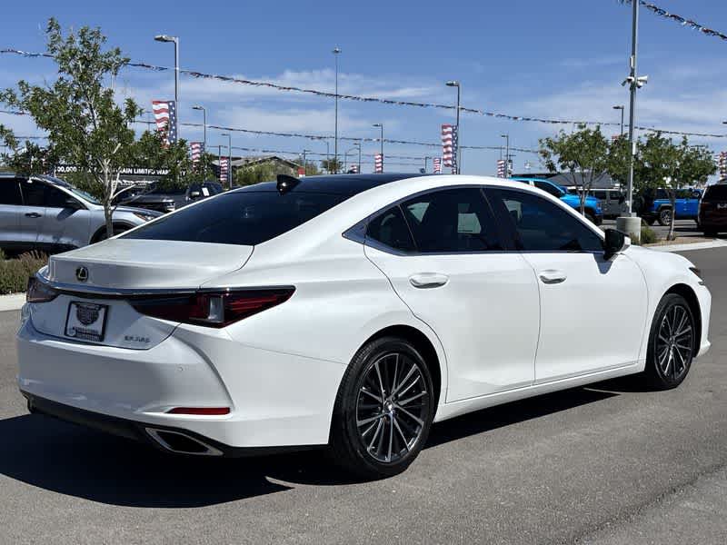 2022 Lexus ES  8
