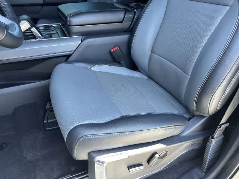 2023 Ford F-150 Lightning Lariat 15