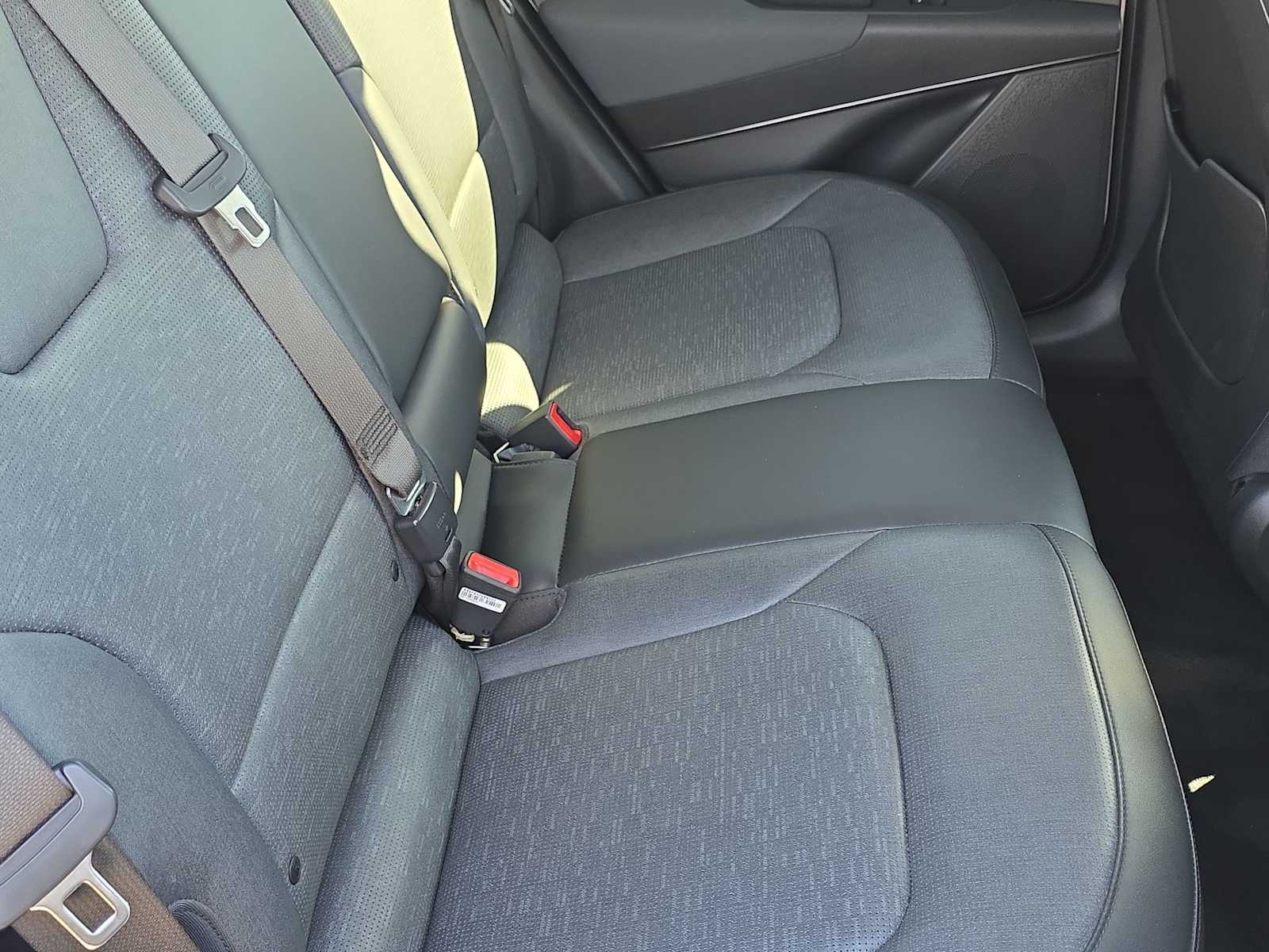 Thumbnail: 2023 Kia Niro - 18