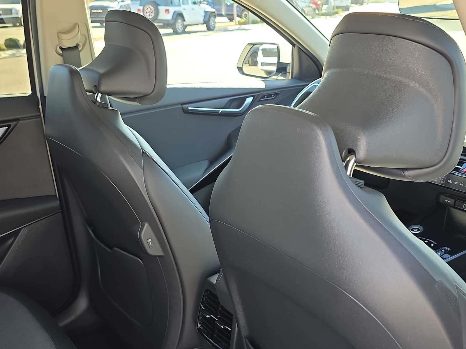 Thumbnail: 2023 Kia Niro - 17