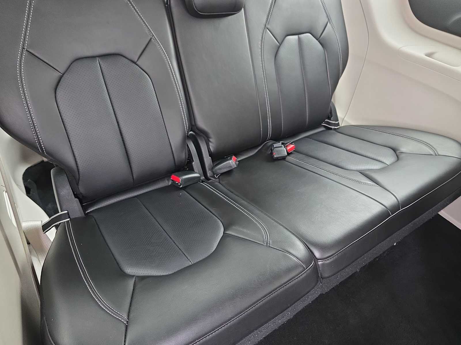 Thumbnail: 2024 Chrysler Pacifica - 30