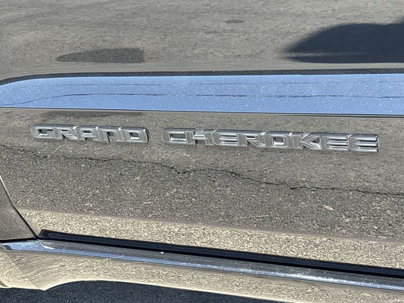 2021 Jeep Grand Cherokee Laredo 11