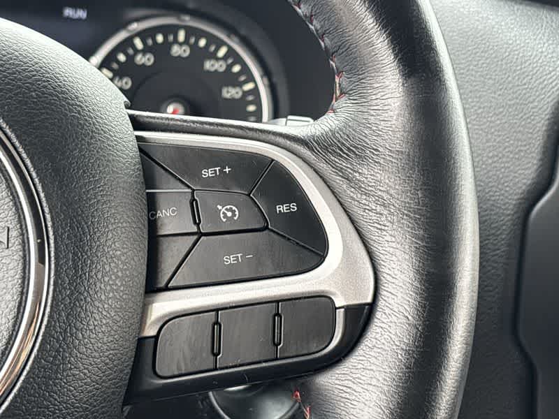 Thumbnail: 2016 Jeep Renegade - 27