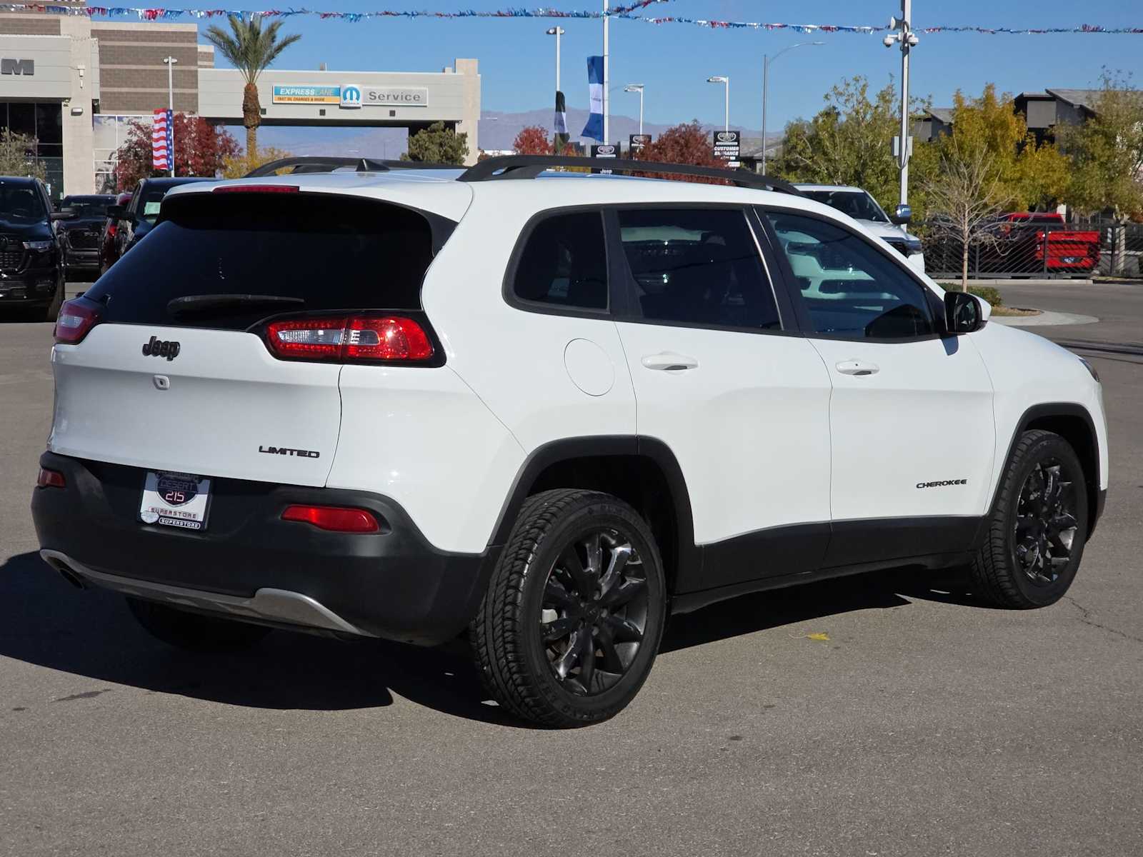 Thumbnail: 2017 Jeep Cherokee - 9