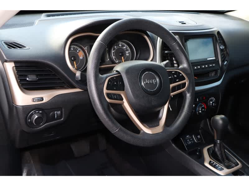 Thumbnail: 2017 Jeep Cherokee - 10