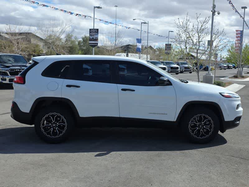 Thumbnail: 2017 Jeep Cherokee - 9