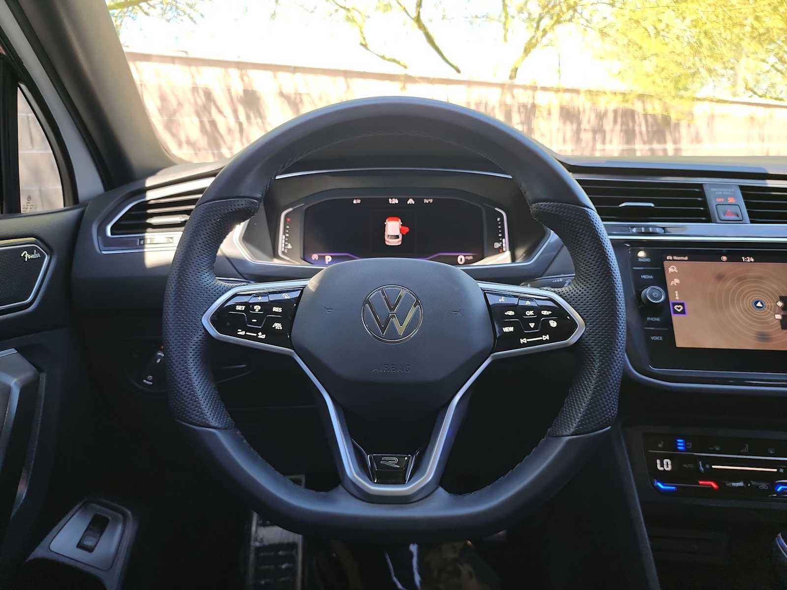Thumbnail: 2022 Volkswagen Tiguan - 19