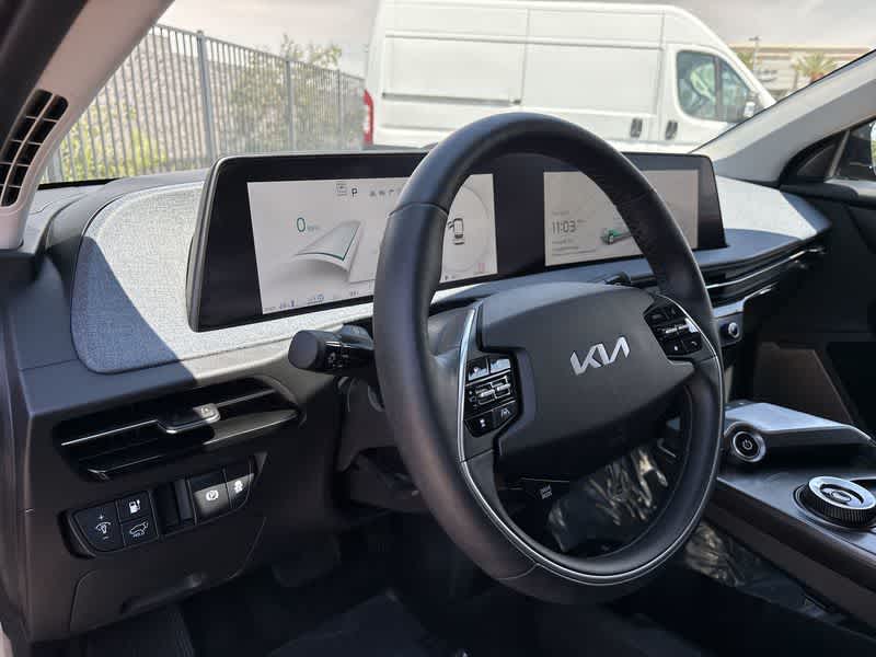Thumbnail: 2022 Kia EV6 - 10