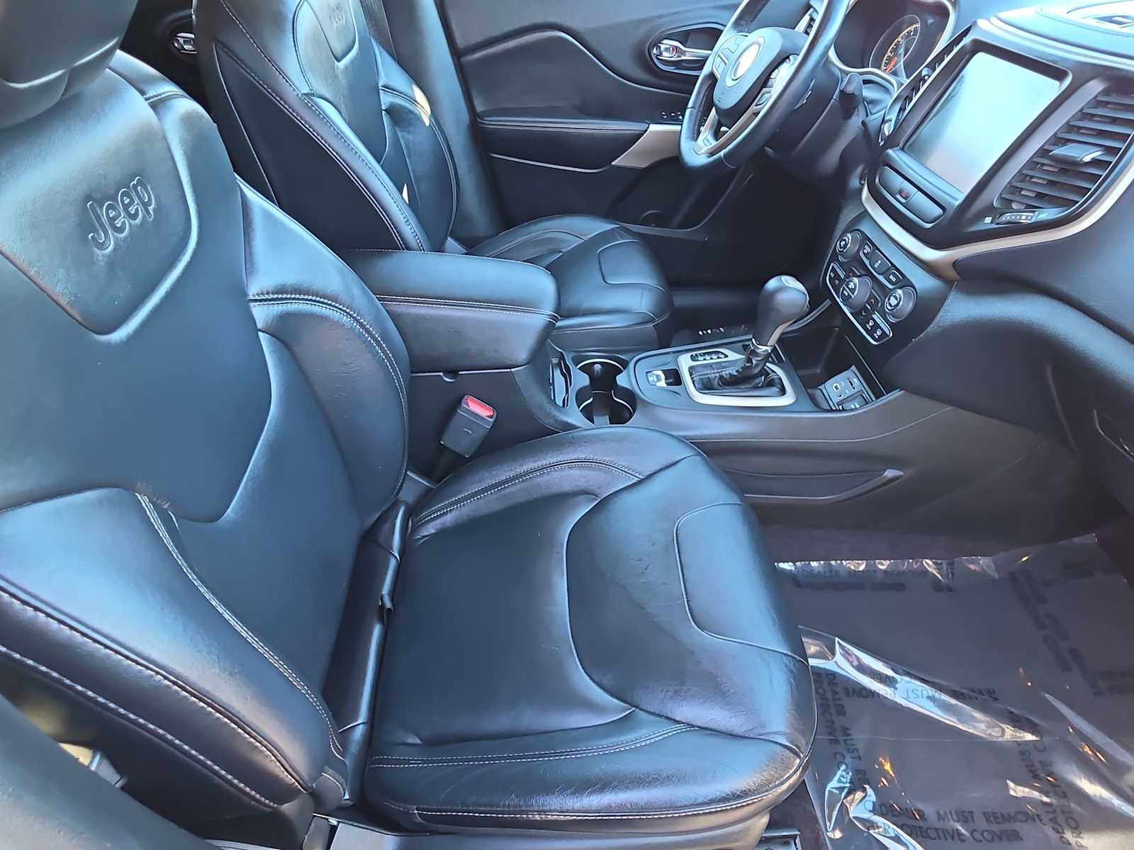 Thumbnail: 2017 Jeep Cherokee - 17