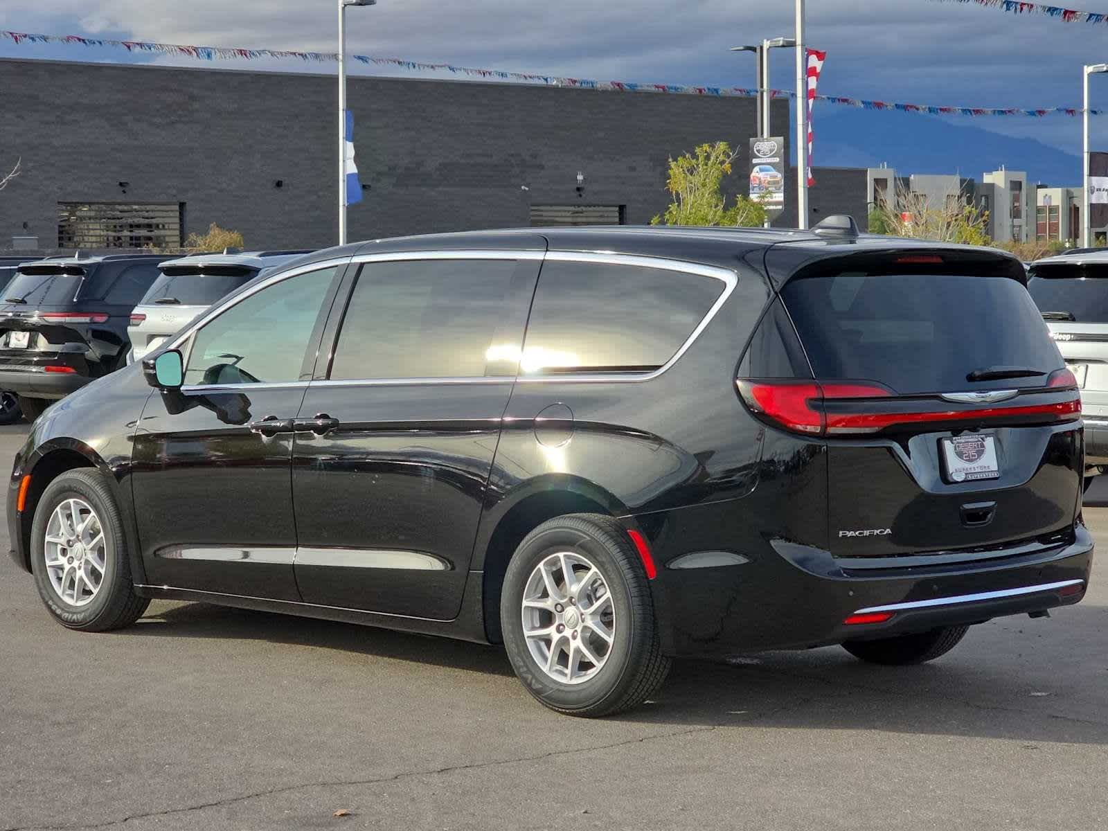 Thumbnail: 2026 Chrysler Pacifica - 9