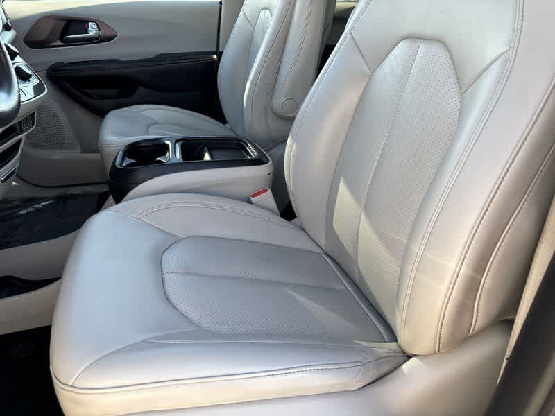 Thumbnail: 2021 Chrysler Voyager - 15