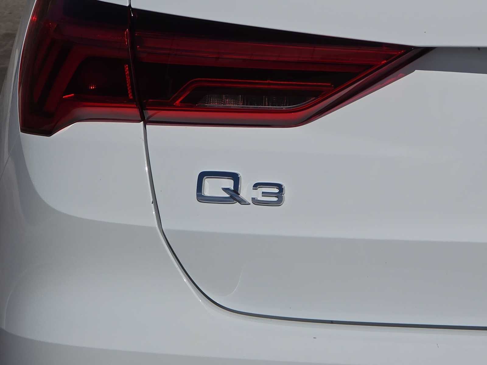 Thumbnail: 2025 Audi Q3 - 11