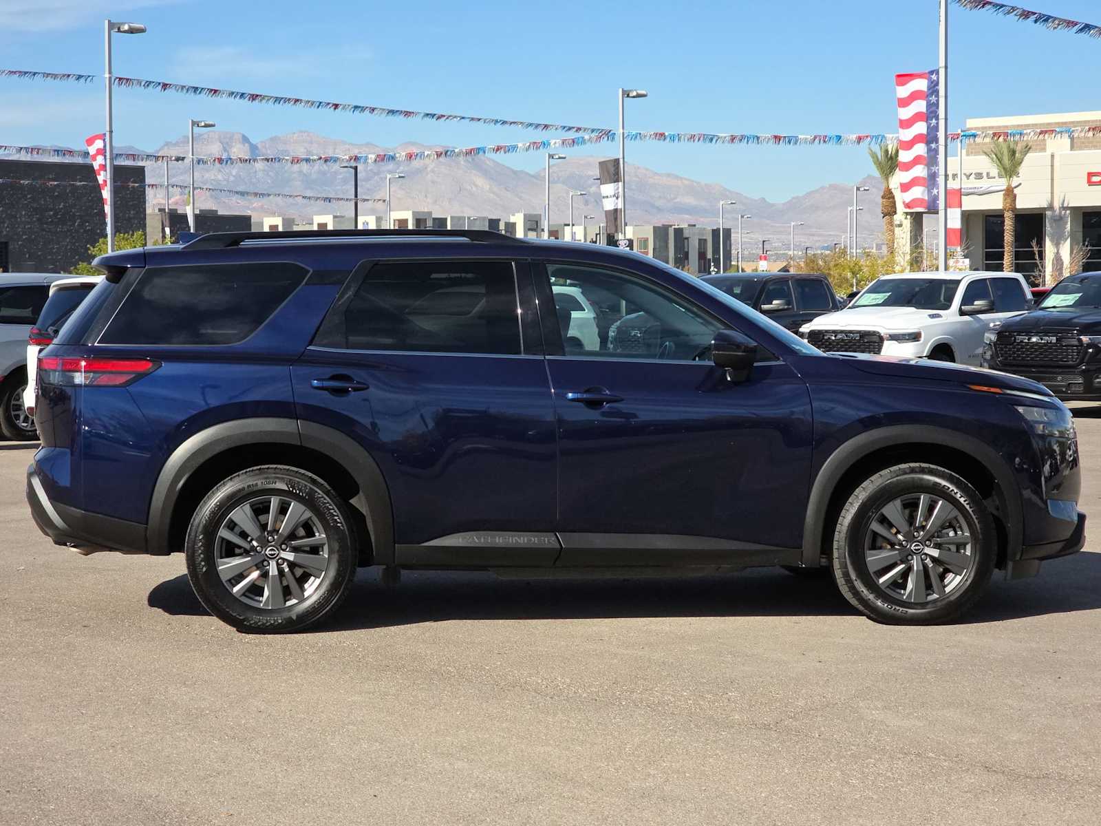 Thumbnail: 2023 Nissan Pathfinder - 10