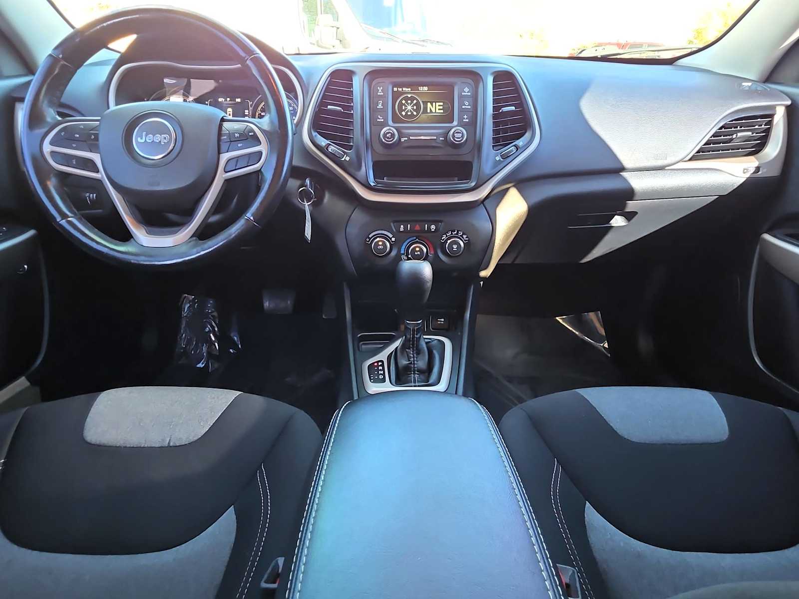 Thumbnail: 2017 Jeep Cherokee - 14