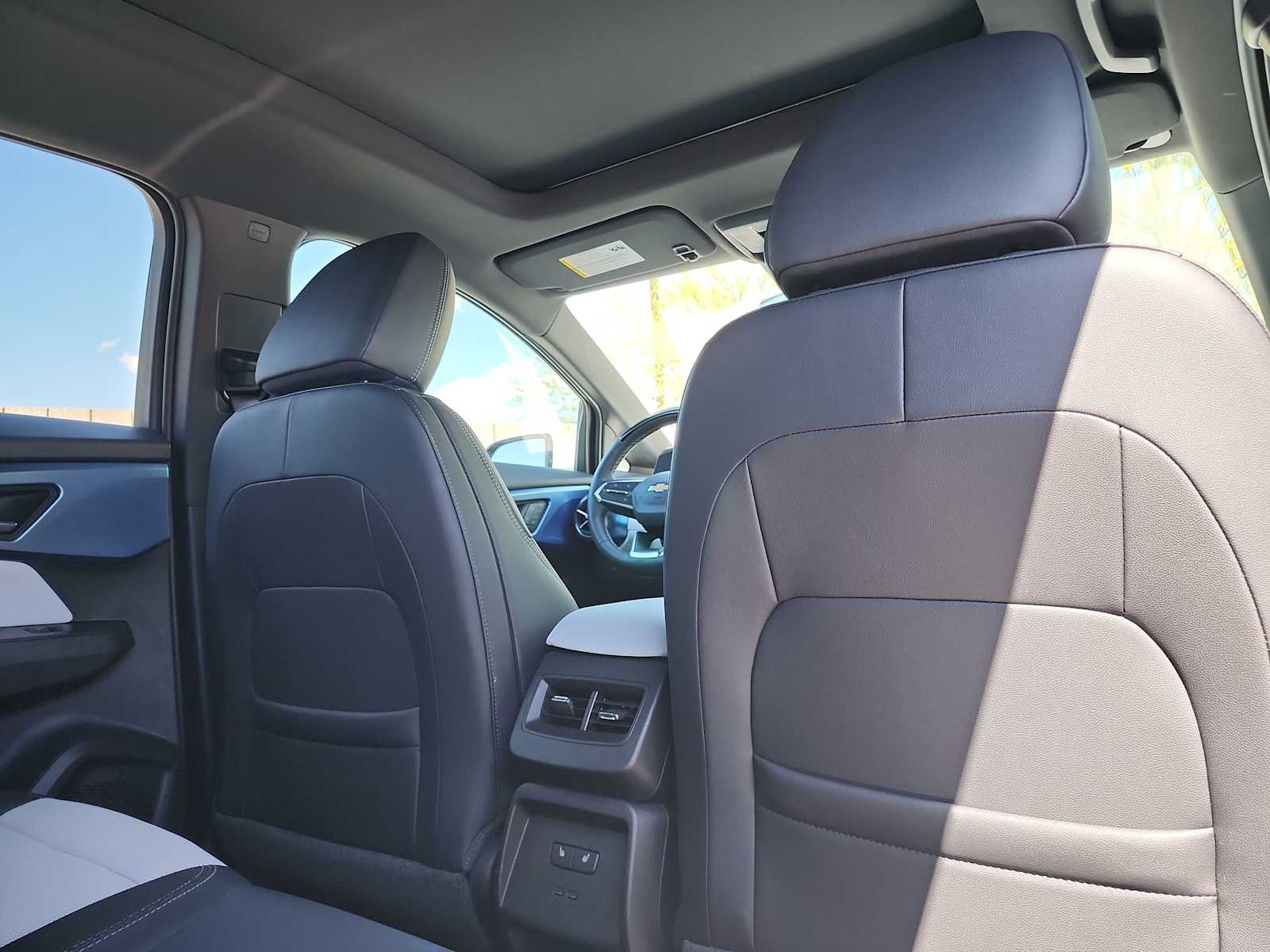 Thumbnail: 2025 Chevrolet Equinox - 16