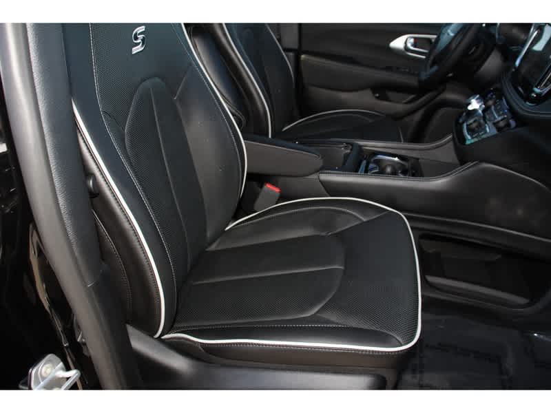 2025 Chrysler Pacifica Hybrid S Appearance 25